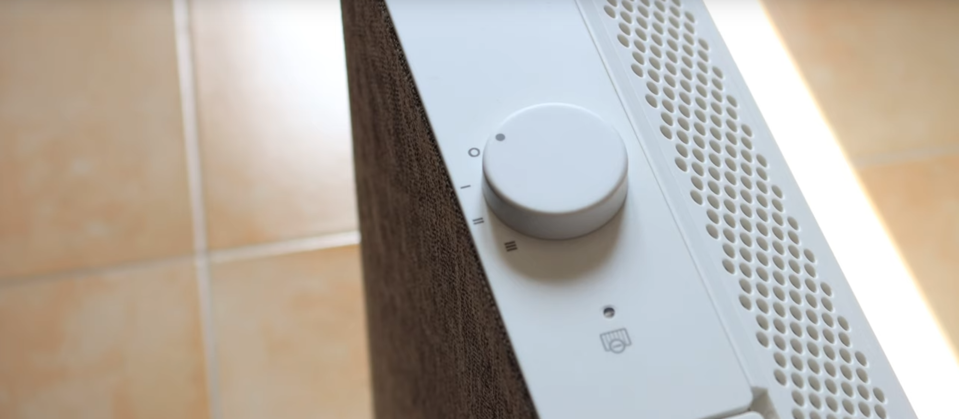 Über das Rad kannst Du den Förnuftig Luftreiniger in den unterschiedlichen Leistungsstufen einstellen